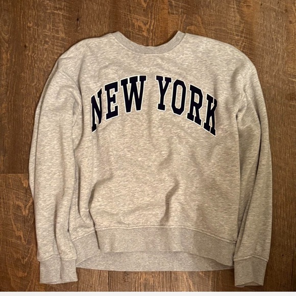 H&M Tops - H&M Light Gray New York Sweatshirt